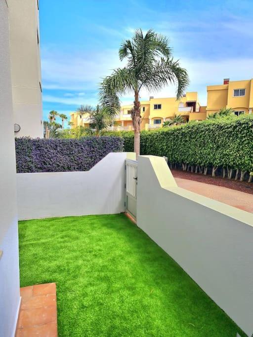 Homely Apt In Modern Building With Pool 산미겔데아보나 외부 사진